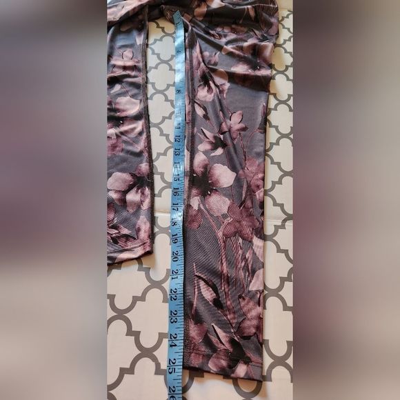 Beyond Yoga x Mary Lauren Purple Floral Leggins Size Small - Picture 3 of 10
